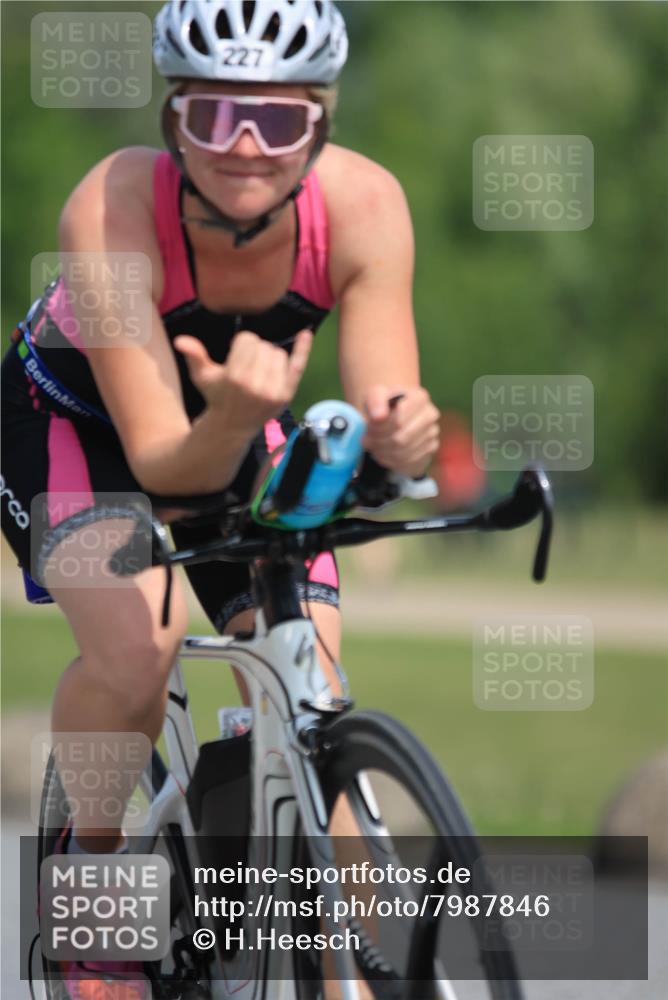 15.06.2025 - 27. Vierlanden-Triathlon H.Heesch http://msf.ph/oto/7987846 15.06.2025 11:39:02 Radfahren 227, 643, 732, 733 meine-sportfotos.de