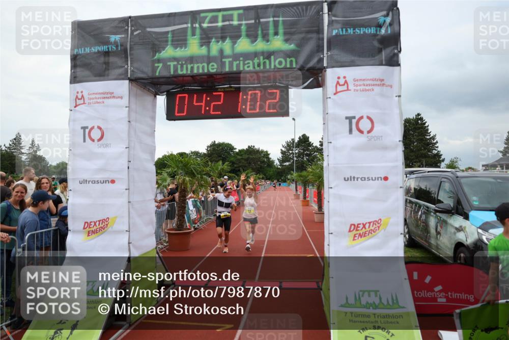 15.06.2025 - 7 Türme Triathlon Michael Strokosch http://msf.ph/oto/7987870 15.06.2025 14:21:02 Ziel 810, 811, 954 meine-sportfotos.de