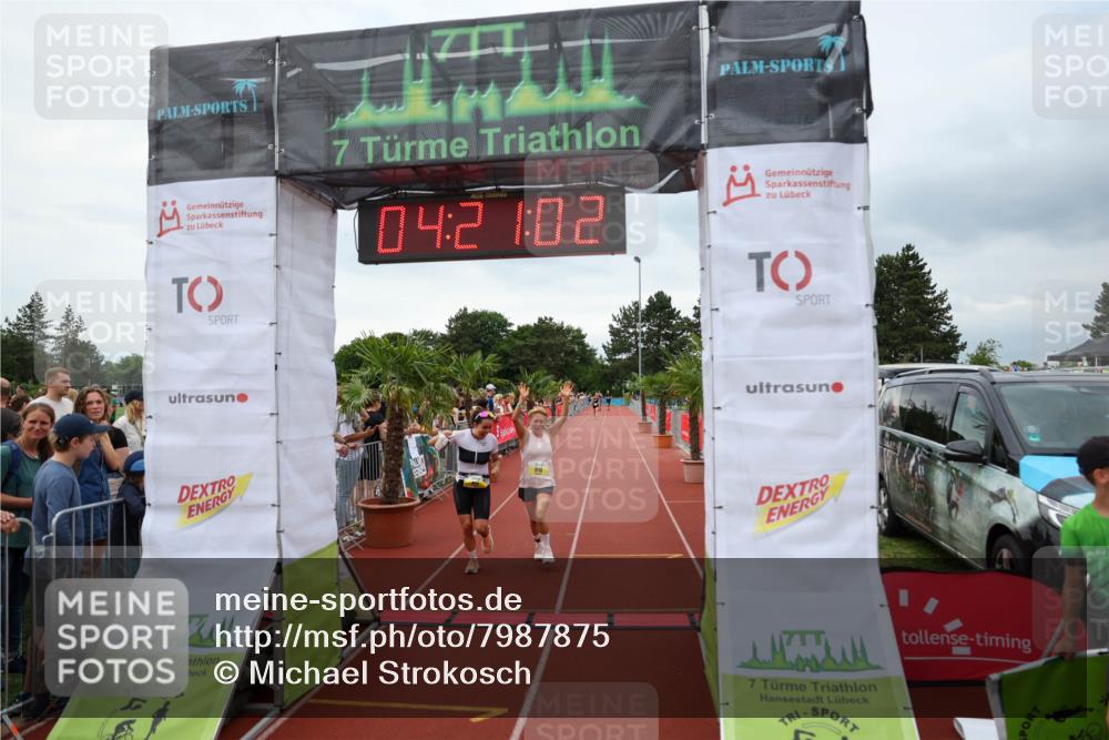 15.06.2025 - 7 Türme Triathlon Michael Strokosch http://msf.ph/oto/7987875 15.06.2025 14:21:02 Ziel 810, 811, 954 meine-sportfotos.de