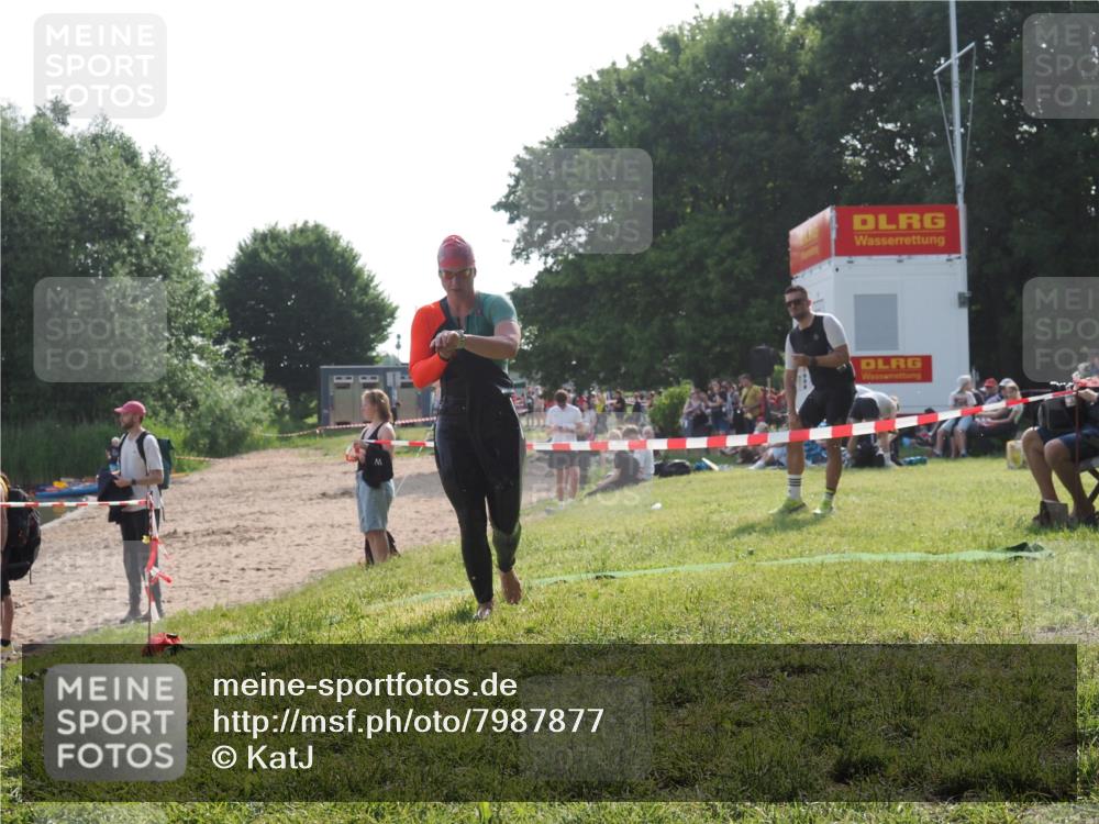 15.06.2025 - 27. Vierlanden-Triathlon KatJ http://msf.ph/oto/7987877 15.06.2025 09:04:45 Schwimmen 247 meine-sportfotos.de