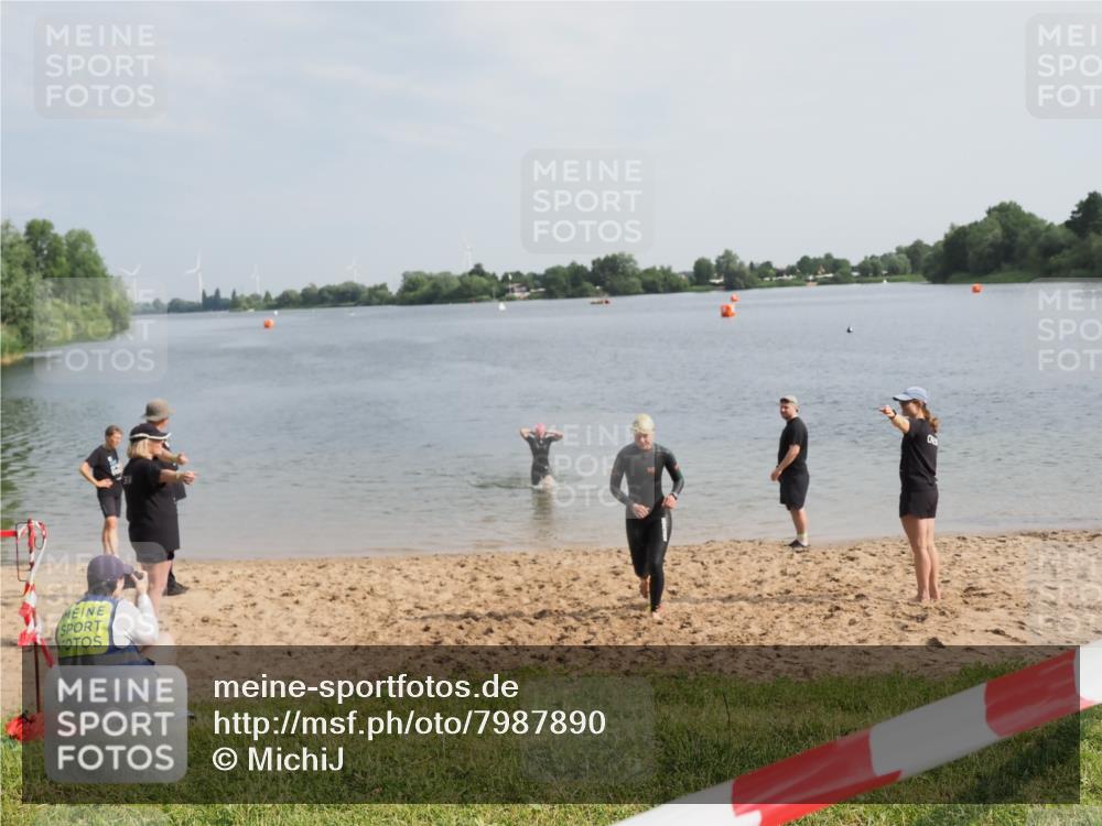 21.06.2025 - 27. Vierlanden-Triathlon MichiJ http://msf.ph/oto/7987890 15.06.2026 09:13:54 Schwimmen 198, 203, 228 meine-sportfotos.de