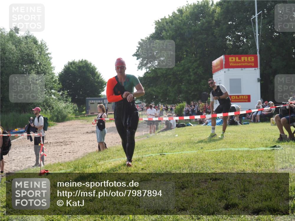 15.06.2025 - 27. Vierlanden-Triathlon KatJ http://msf.ph/oto/7987894 15.06.2025 09:04:45 Schwimmen 247 meine-sportfotos.de