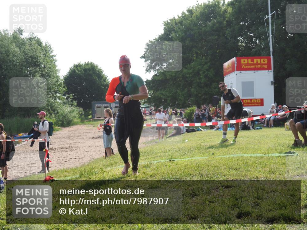 15.06.2025 - 27. Vierlanden-Triathlon KatJ http://msf.ph/oto/7987907 15.06.2025 09:04:46 Schwimmen 247 meine-sportfotos.de