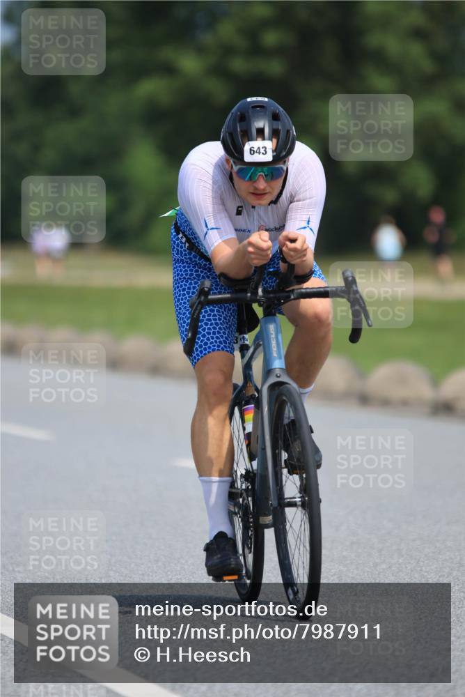 21.06.2025 - 27. Vierlanden-Triathlon H.Heesch http://msf.ph/oto/7987911 15.06.2025 11:39:07 Radfahren 220, 641, 643, 723, 733, 746 meine-sportfotos.de