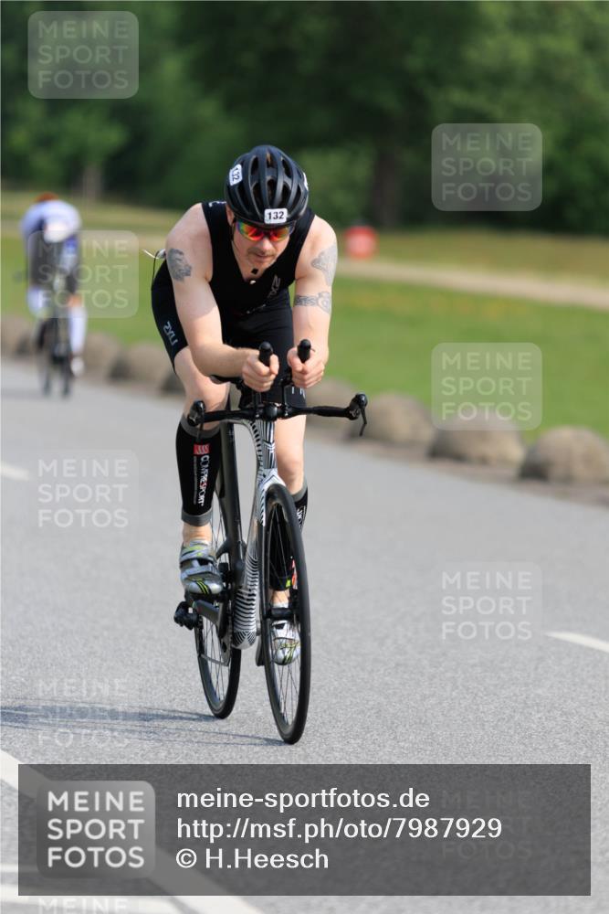 15.06.2025 - 27. Vierlanden-Triathlon H.Heesch http://msf.ph/oto/7987929 15.06.2025 09:19:20 Radfahren 12, 77, 132, 135 meine-sportfotos.de