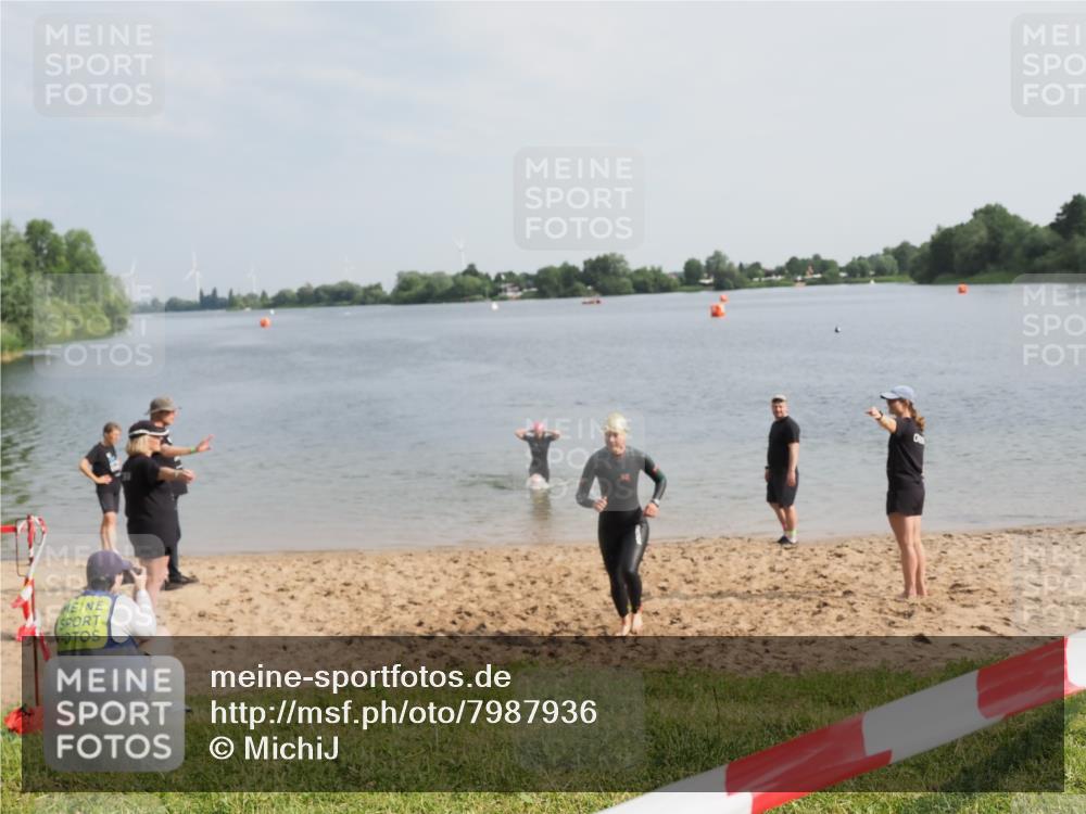 21.06.2025 - 27. Vierlanden-Triathlon MichiJ http://msf.ph/oto/7987936 15.06.2026 09:13:54 Schwimmen 198, 203, 228 meine-sportfotos.de