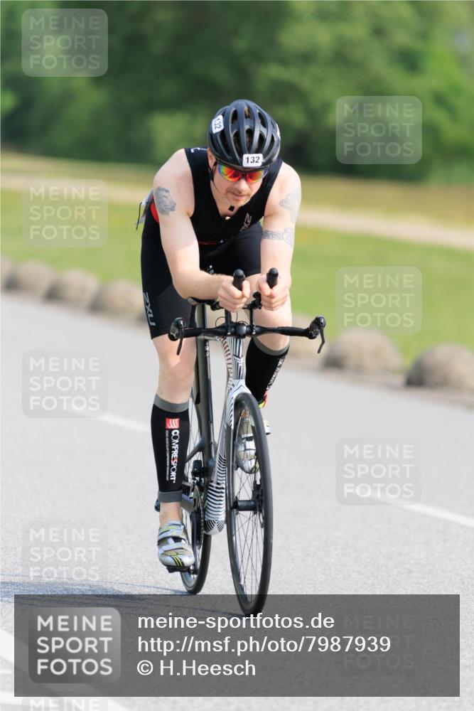 15.06.2025 - 27. Vierlanden-Triathlon H.Heesch http://msf.ph/oto/7987939 15.06.2025 09:19:20 Radfahren 12, 77, 132, 135 meine-sportfotos.de