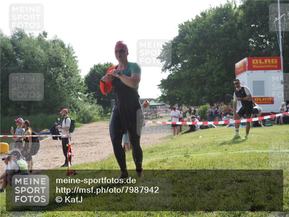 15.06.2025 - 27. Vierlanden-Triathlon KatJ http://msf.ph/oto/7987942 15.06.2025 09:04:46 Schwimmen 247 meine-sportfotos.de