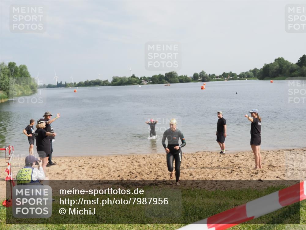 21.06.2025 - 27. Vierlanden-Triathlon MichiJ http://msf.ph/oto/7987956 15.06.2026 09:13:55 Schwimmen 198, 203, 228 meine-sportfotos.de