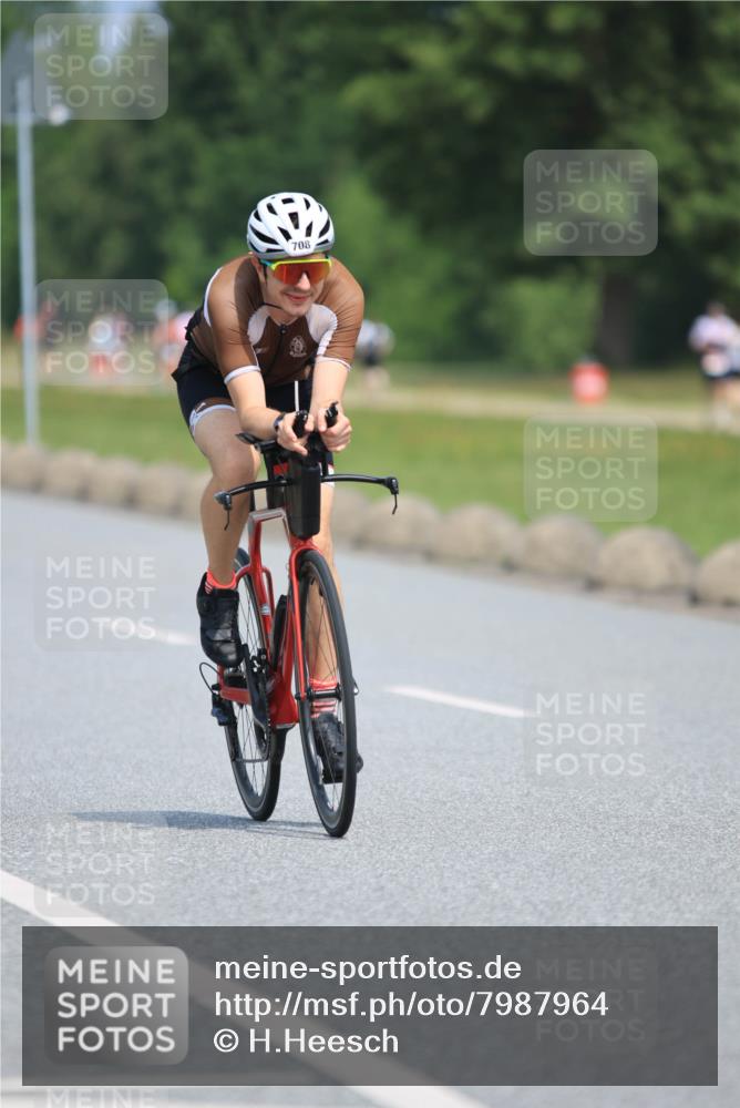 21.06.2025 - 27. Vierlanden-Triathlon H.Heesch http://msf.ph/oto/7987964 15.06.2025 11:39:39 Radfahren 692, 708, 918 meine-sportfotos.de