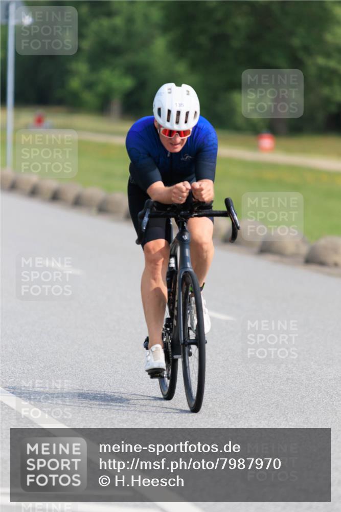 15.06.2025 - 27. Vierlanden-Triathlon H.Heesch http://msf.ph/oto/7987970 15.06.2025 09:19:24 Radfahren 12, 77, 128, 135 meine-sportfotos.de