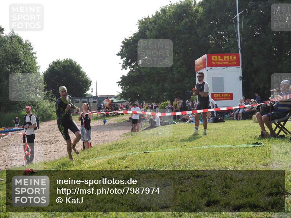 15.06.2025 - 27. Vierlanden-Triathlon KatJ http://msf.ph/oto/7987974 15.06.2025 09:04:58 Schwimmen 238 meine-sportfotos.de
