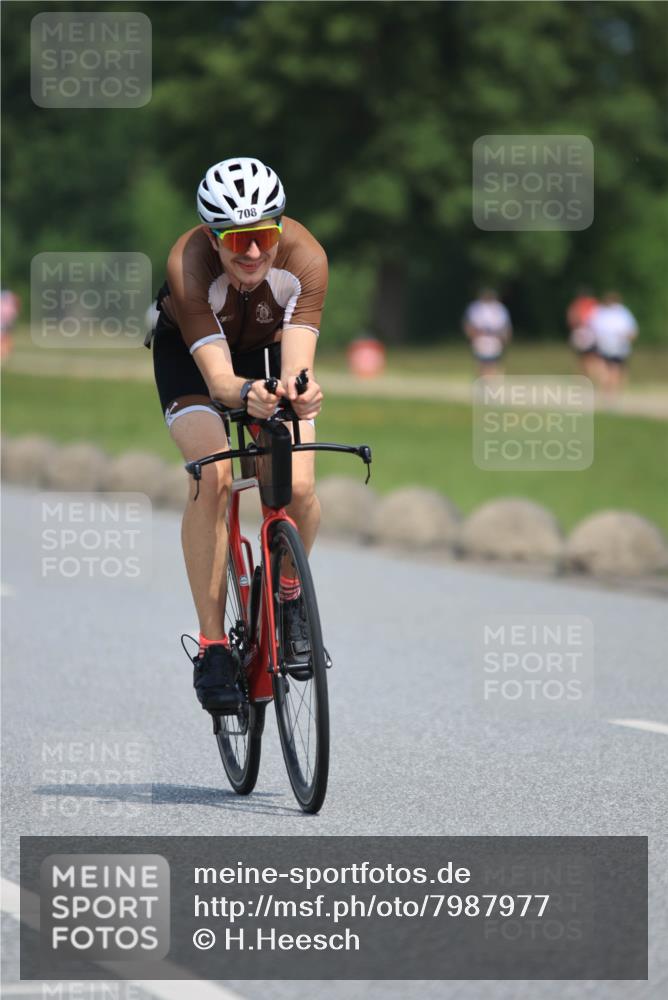 15.06.2025 - 27. Vierlanden-Triathlon H.Heesch http://msf.ph/oto/7987977 15.06.2025 11:39:39 Radfahren 692, 708, 918 meine-sportfotos.de