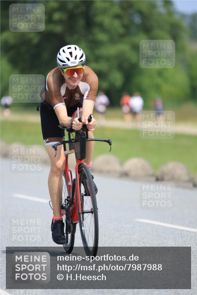 21.06.2025 - 27. Vierlanden-Triathlon H.Heesch http://msf.ph/oto/7987988 15.06.2025 11:39:39 Radfahren 692, 708, 918 meine-sportfotos.de