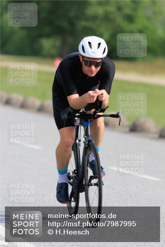 15.06.2025 - 27. Vierlanden-Triathlon H.Heesch http://msf.ph/oto/7987995 15.06.2025 09:19:34 Radfahren 99, 120, 122, 128, 199 meine-sportfotos.de