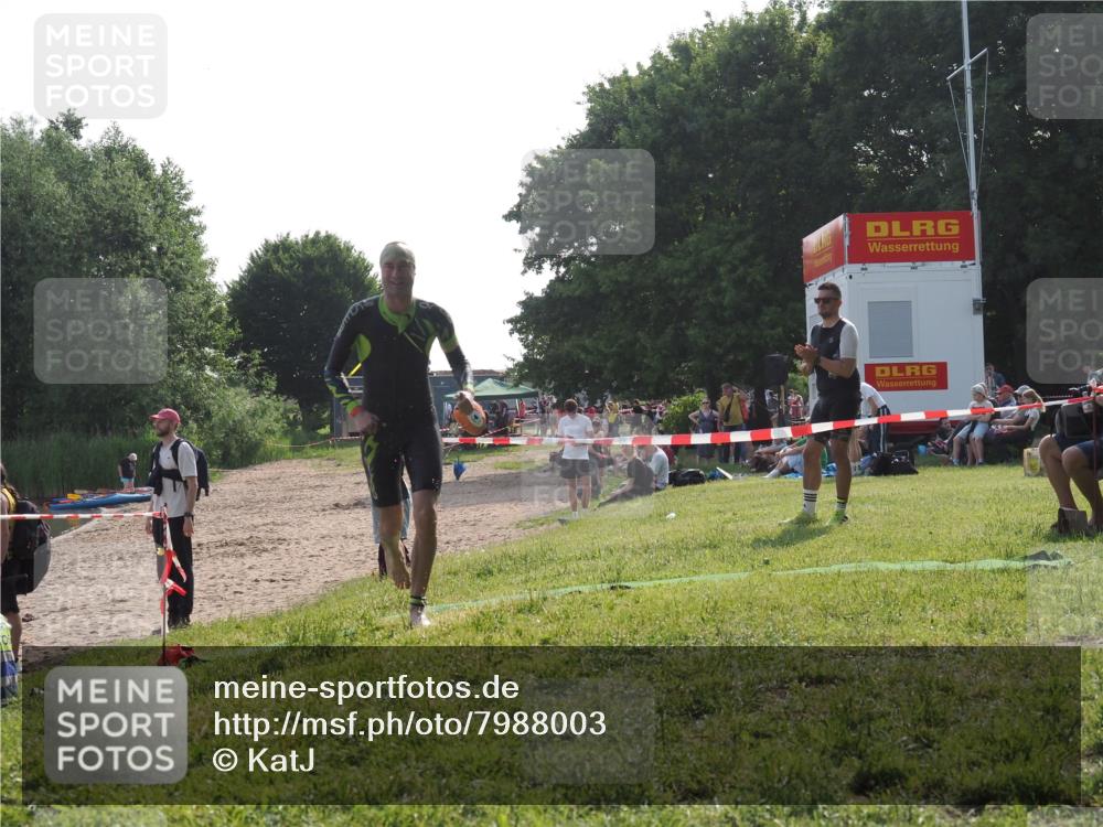 15.06.2025 - 27. Vierlanden-Triathlon KatJ http://msf.ph/oto/7988003 15.06.2025 09:04:58 Schwimmen 238 meine-sportfotos.de