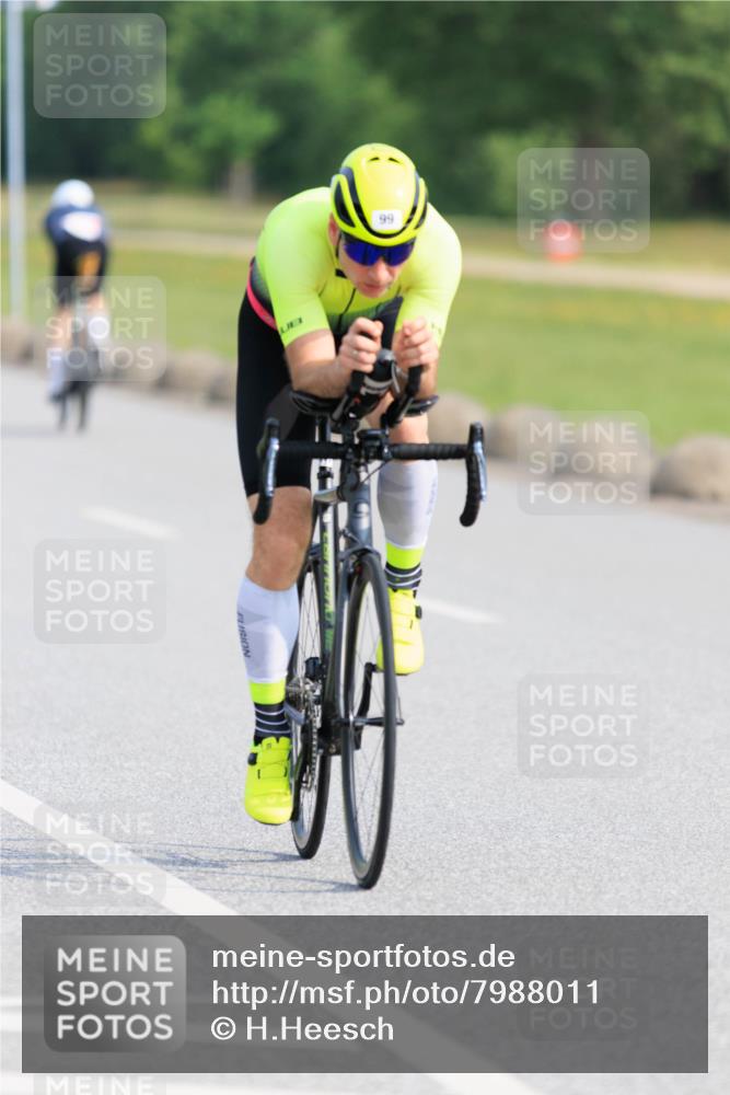 15.06.2025 - 27. Vierlanden-Triathlon H.Heesch http://msf.ph/oto/7988011 15.06.2025 09:19:39 Radfahren 99, 199 meine-sportfotos.de