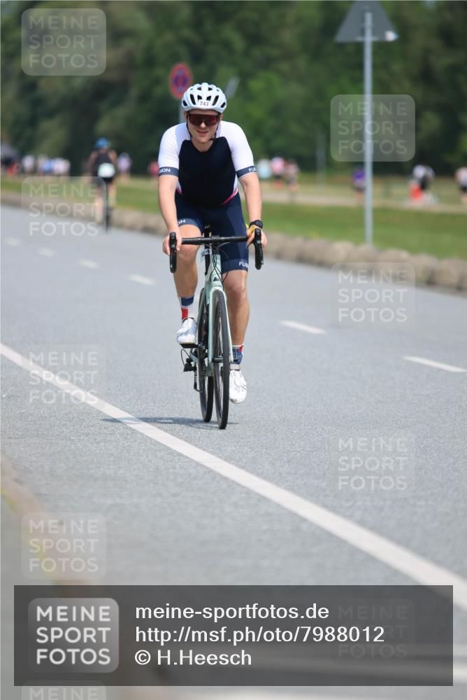 21.06.2025 - 27. Vierlanden-Triathlon H.Heesch http://msf.ph/oto/7988012 15.06.2025 11:40:00 Radfahren 654, 685, 743 meine-sportfotos.de