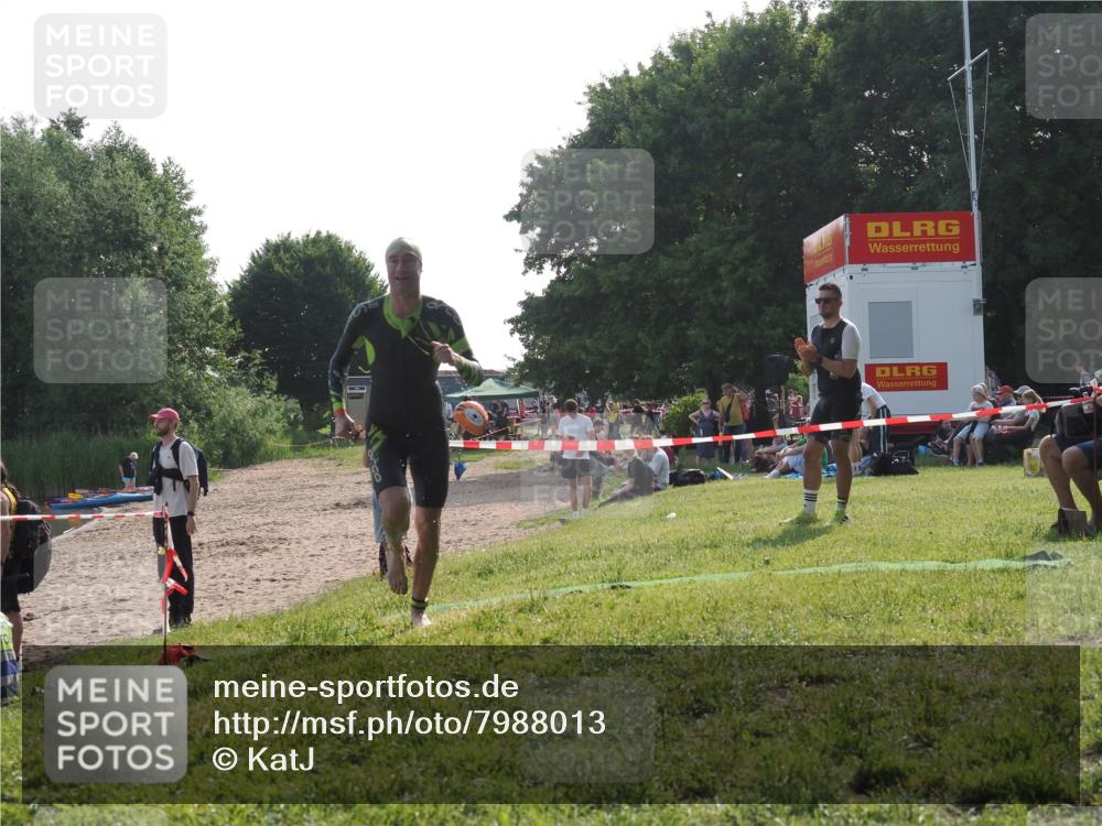 15.06.2025 - 27. Vierlanden-Triathlon KatJ http://msf.ph/oto/7988013 15.06.2025 09:04:59 Schwimmen 238 meine-sportfotos.de
