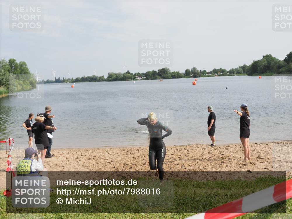 21.06.2025 - 27. Vierlanden-Triathlon MichiJ http://msf.ph/oto/7988016 15.06.2026 09:13:55 Schwimmen 198, 203, 228 meine-sportfotos.de