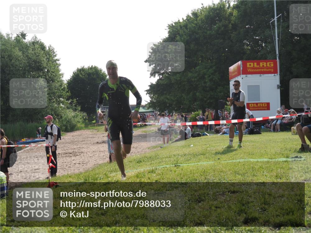 15.06.2025 - 27. Vierlanden-Triathlon KatJ http://msf.ph/oto/7988033 15.06.2025 09:04:59 Schwimmen 238 meine-sportfotos.de
