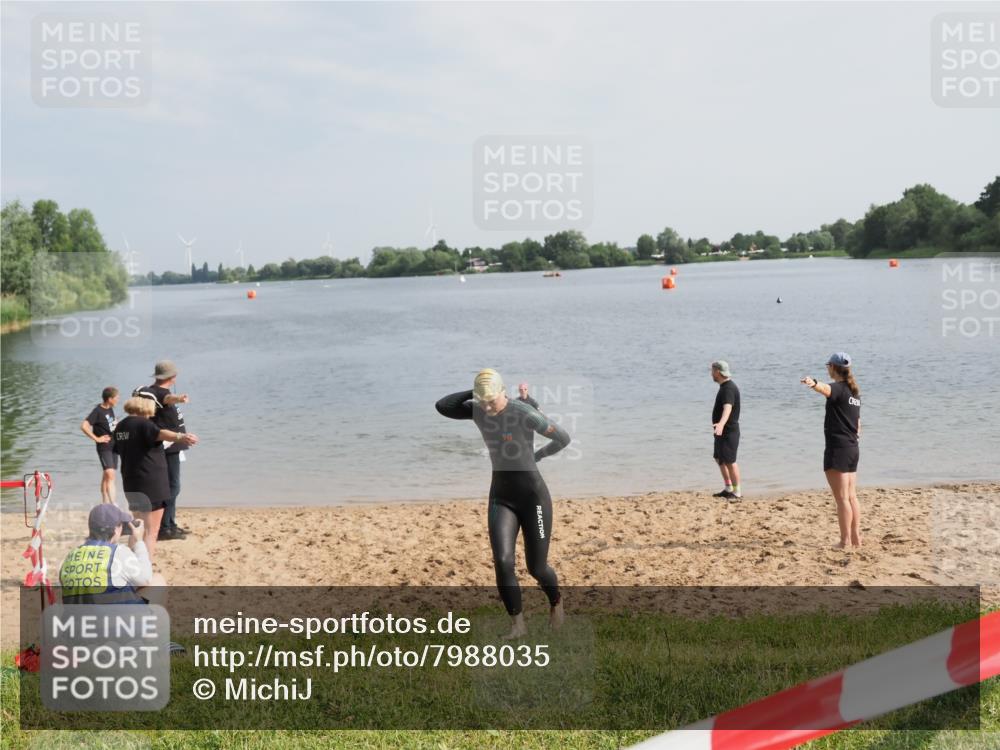 21.06.2025 - 27. Vierlanden-Triathlon MichiJ http://msf.ph/oto/7988035 15.06.2026 09:13:56 Schwimmen 198, 203, 228 meine-sportfotos.de