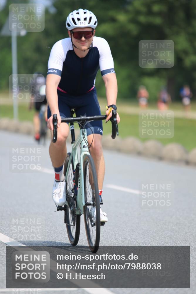 15.06.2025 - 27. Vierlanden-Triathlon H.Heesch http://msf.ph/oto/7988038 15.06.2025 11:40:01 Radfahren 654, 685, 743, 774 meine-sportfotos.de