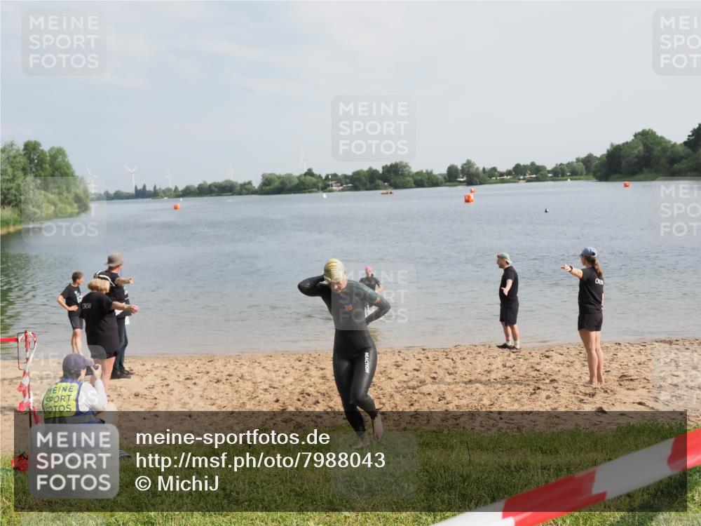 21.06.2025 - 27. Vierlanden-Triathlon MichiJ http://msf.ph/oto/7988043 15.06.2026 09:13:56 Schwimmen 198, 203, 228 meine-sportfotos.de