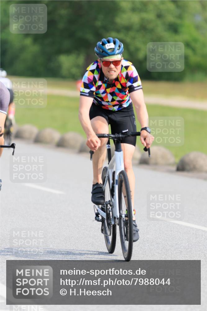 15.06.2025 - 27. Vierlanden-Triathlon H.Heesch http://msf.ph/oto/7988044 15.06.2025 09:19:57 Radfahren 3, 29, 47, 67, 100, 187 meine-sportfotos.de