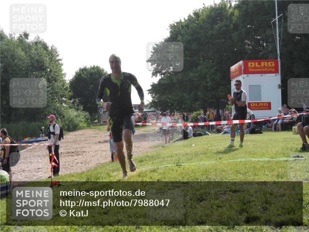 15.06.2025 - 27. Vierlanden-Triathlon KatJ http://msf.ph/oto/7988047 15.06.2025 09:04:59 Schwimmen 238 meine-sportfotos.de