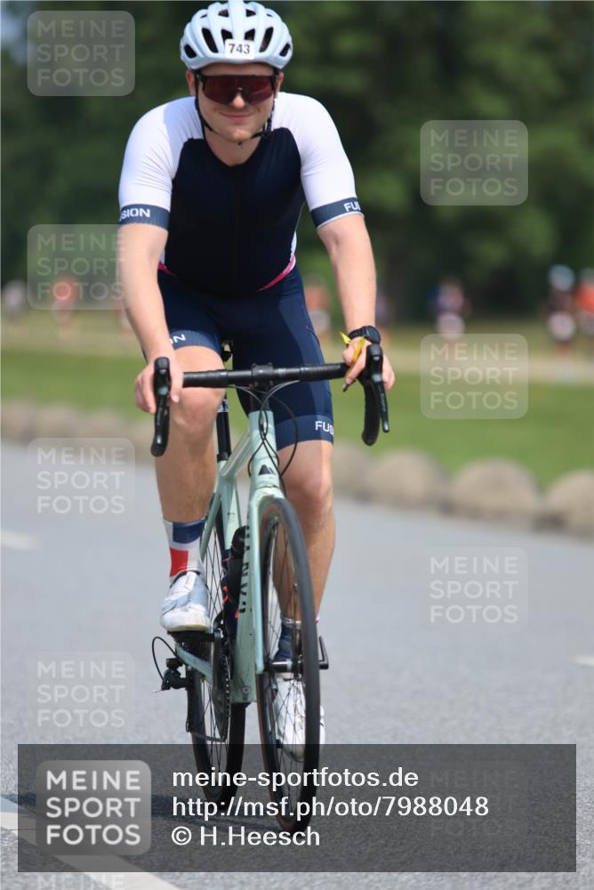 21.06.2025 - 27. Vierlanden-Triathlon H.Heesch http://msf.ph/oto/7988048 15.06.2025 11:40:02 Radfahren 654, 685, 743, 774 meine-sportfotos.de