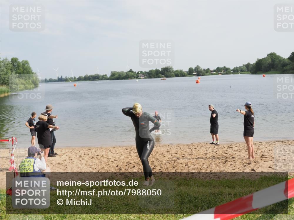 21.06.2025 - 27. Vierlanden-Triathlon MichiJ http://msf.ph/oto/7988050 15.06.2026 09:13:56 Schwimmen 198, 203, 228 meine-sportfotos.de
