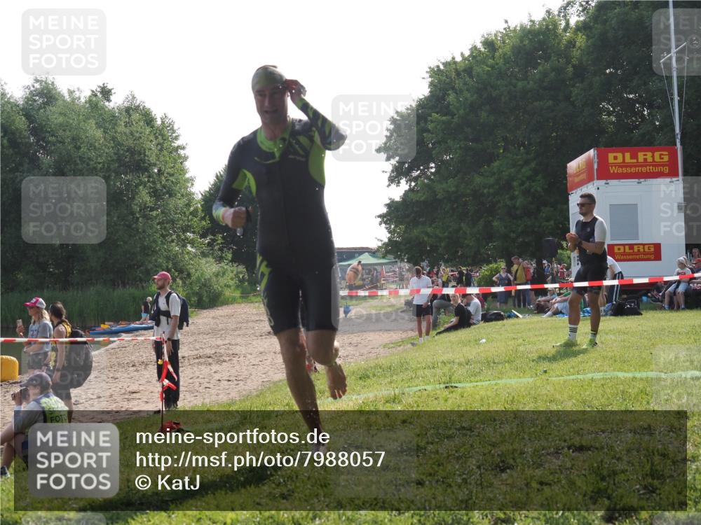 15.06.2025 - 27. Vierlanden-Triathlon KatJ http://msf.ph/oto/7988057 15.06.2025 09:05:00 Schwimmen 238 meine-sportfotos.de