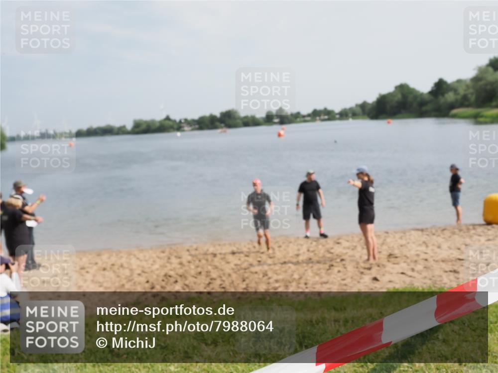 21.06.2025 - 27. Vierlanden-Triathlon MichiJ http://msf.ph/oto/7988064 15.06.2026 09:14:00 Schwimmen 198, 228 meine-sportfotos.de