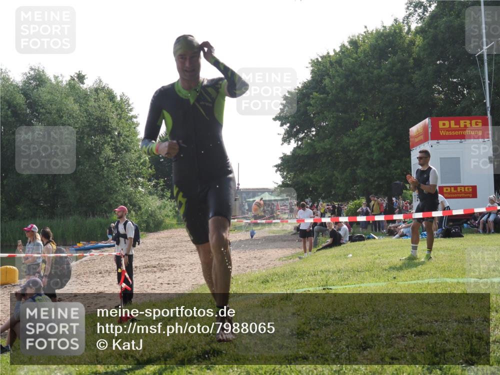15.06.2025 - 27. Vierlanden-Triathlon KatJ http://msf.ph/oto/7988065 15.06.2025 09:05:00 Schwimmen 238 meine-sportfotos.de