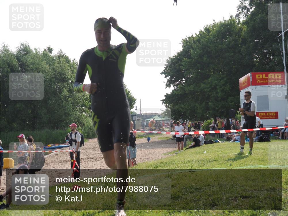 15.06.2025 - 27. Vierlanden-Triathlon KatJ http://msf.ph/oto/7988075 15.06.2025 09:05:00 Schwimmen 238 meine-sportfotos.de