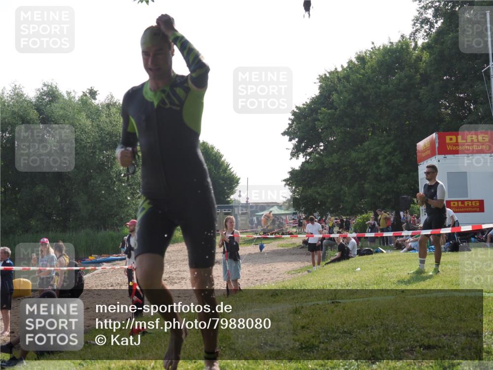 15.06.2025 - 27. Vierlanden-Triathlon KatJ http://msf.ph/oto/7988080 15.06.2025 09:05:00 Schwimmen 238 meine-sportfotos.de