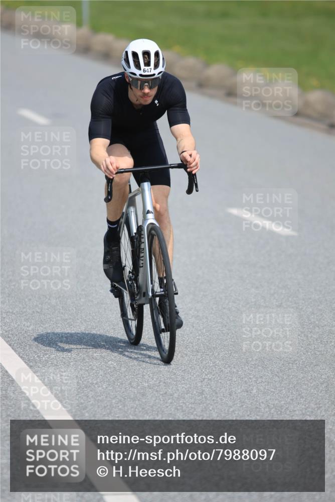 15.06.2025 - 27. Vierlanden-Triathlon H.Heesch http://msf.ph/oto/7988097 15.06.2025 11:40:30 Radfahren 206, 647, 678, 694, 707, 710, 740, 760 meine-sportfotos.de