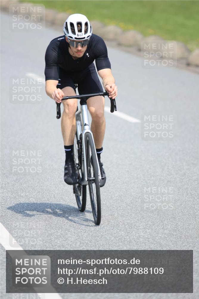21.06.2025 - 27. Vierlanden-Triathlon H.Heesch http://msf.ph/oto/7988109 15.06.2025 11:40:30 Radfahren 206, 647, 678, 694, 707, 710, 740, 760 meine-sportfotos.de
