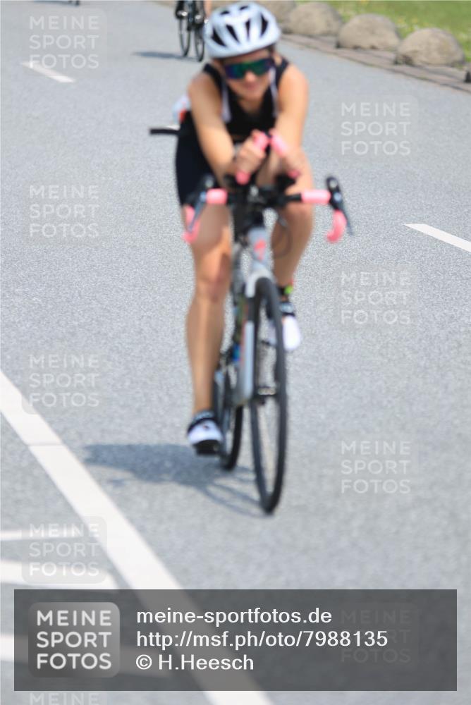 21.06.2025 - 27. Vierlanden-Triathlon H.Heesch http://msf.ph/oto/7988135 15.06.2025 11:40:34 Radfahren 206, 647, 678, 694, 760, 910 meine-sportfotos.de