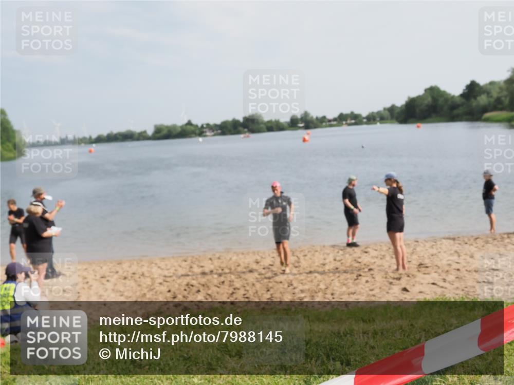 21.06.2025 - 27. Vierlanden-Triathlon MichiJ http://msf.ph/oto/7988145 15.06.2026 09:14:00 Schwimmen 198, 228 meine-sportfotos.de