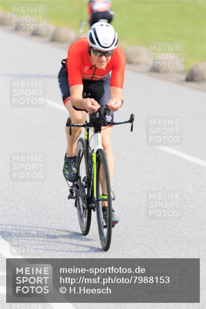 15.06.2025 - 27. Vierlanden-Triathlon H.Heesch http://msf.ph/oto/7988153 15.06.2025 09:20:27 Radfahren 75, 94, 191, 229 meine-sportfotos.de