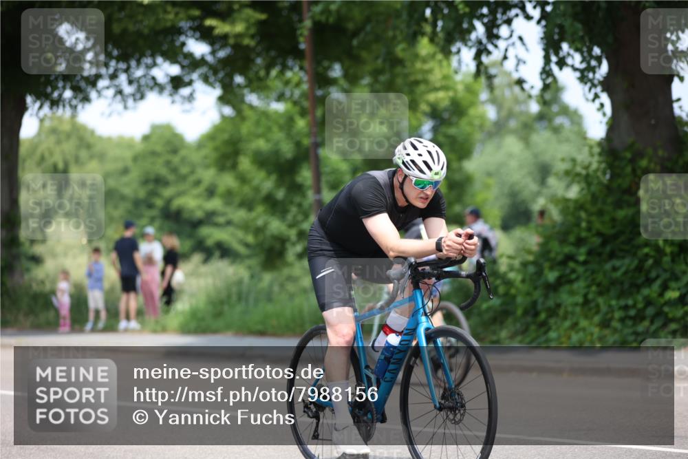 15.06.2025 - 7 Türme Triathlon Yannick Fuchs http://msf.ph/oto/7988156 15.06.2025 12:59:54 Radfahren 488, 598, 621, 818, 904, 1029, 1150, 1153 meine-sportfotos.de