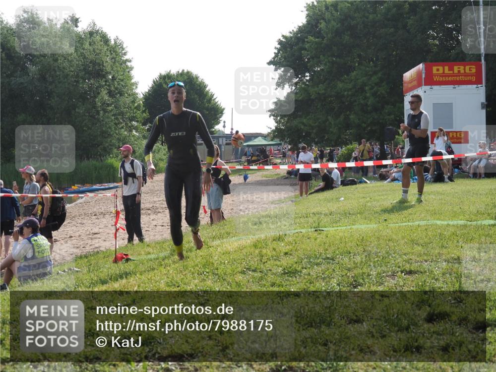 15.06.2025 - 27. Vierlanden-Triathlon KatJ http://msf.ph/oto/7988175 15.06.2025 09:05:09 Schwimmen 205 meine-sportfotos.de