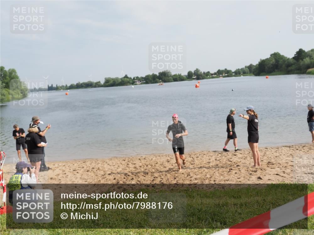 21.06.2025 - 27. Vierlanden-Triathlon MichiJ http://msf.ph/oto/7988176 15.06.2026 09:14:01 Schwimmen 198, 228 meine-sportfotos.de