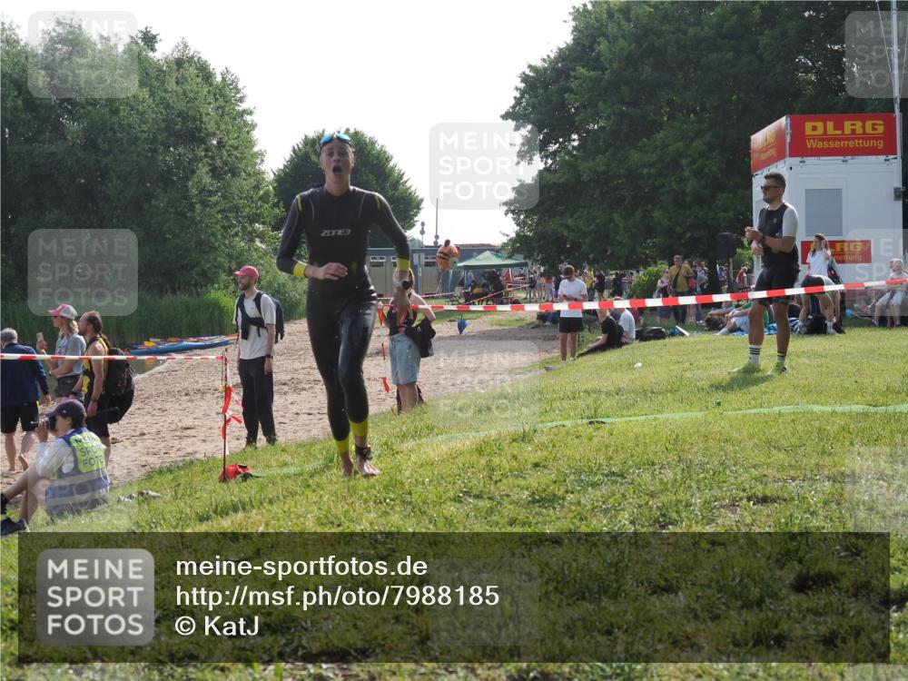 15.06.2025 - 27. Vierlanden-Triathlon KatJ http://msf.ph/oto/7988185 15.06.2025 09:05:09 Schwimmen 205 meine-sportfotos.de