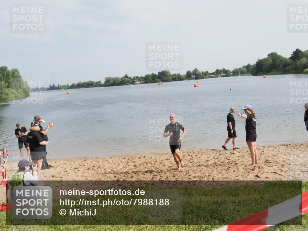 21.06.2025 - 27. Vierlanden-Triathlon MichiJ http://msf.ph/oto/7988188 15.06.2026 09:14:01 Schwimmen 198, 228 meine-sportfotos.de
