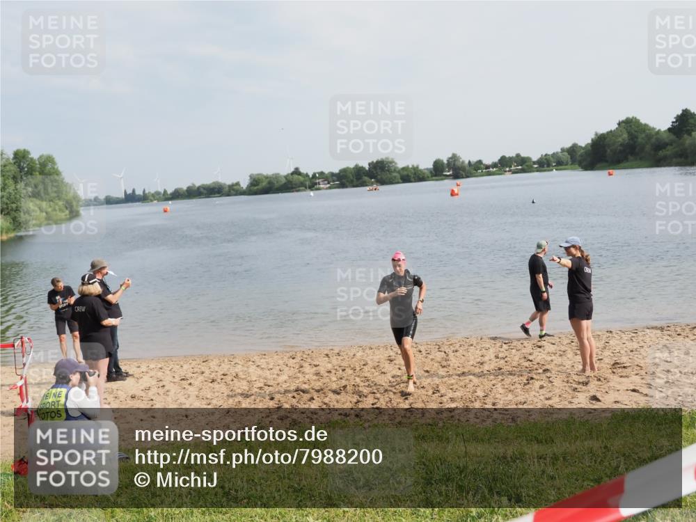 21.06.2025 - 27. Vierlanden-Triathlon MichiJ http://msf.ph/oto/7988200 15.06.2026 09:14:01 Schwimmen 198, 228 meine-sportfotos.de