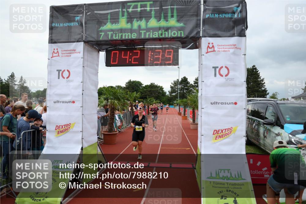 15.06.2025 - 7 Türme Triathlon Michael Strokosch http://msf.ph/oto/7988210 15.06.2025 14:21:39 Ziel 400, 663, 1126 meine-sportfotos.de