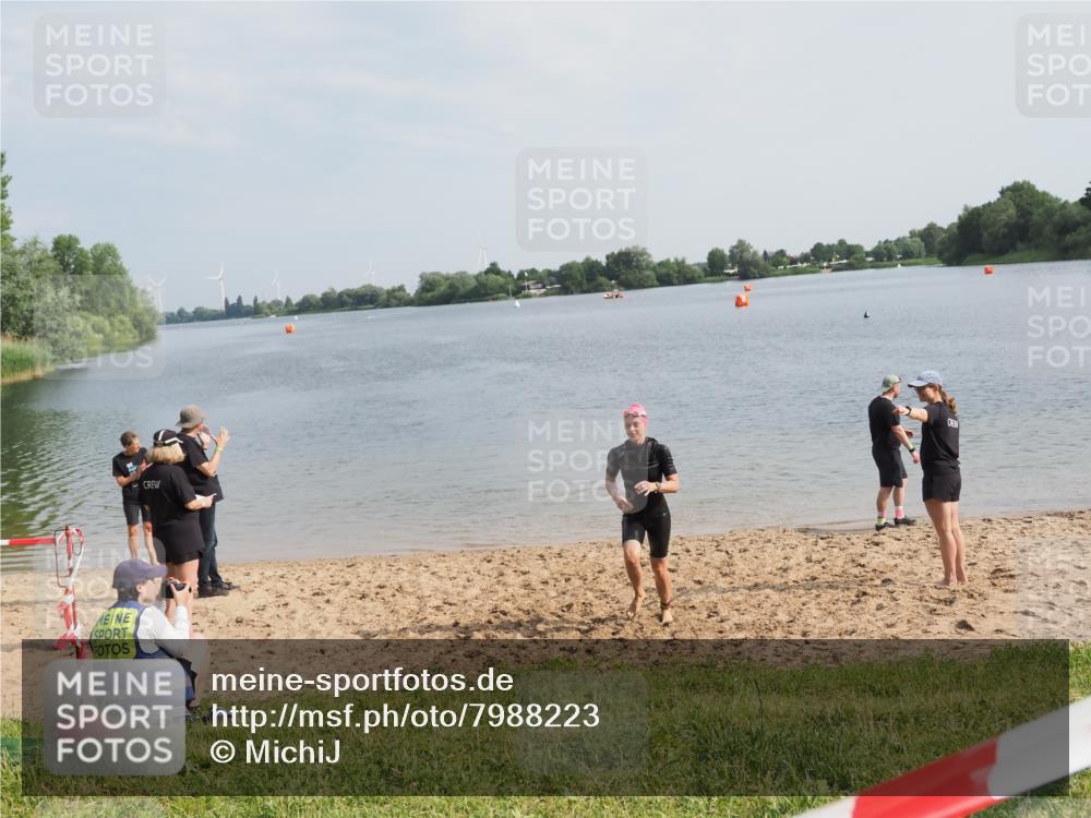 21.06.2025 - 27. Vierlanden-Triathlon MichiJ http://msf.ph/oto/7988223 15.06.2026 09:14:01 Schwimmen 198, 228 meine-sportfotos.de